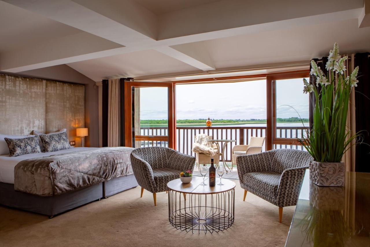 Wineport Lodge Glasson Bagian luar foto